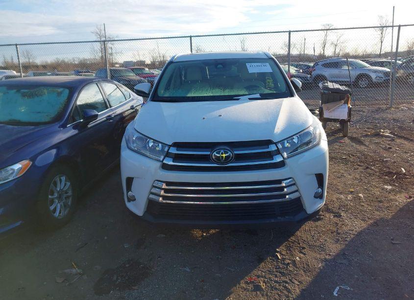 Photo 13 of 2018 Toyota Highlander LIMITED (VIN 5TDDZRFHXJS852511)