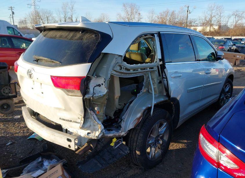 Photo 4 of 2018 Toyota Highlander LIMITED (VIN 5TDDZRFHXJS852511)