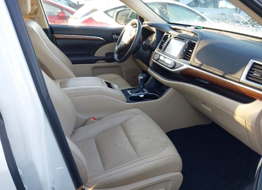 Photo 5 of 2018 Toyota Highlander LIMITED (VIN 5TDDZRFHXJS852511)