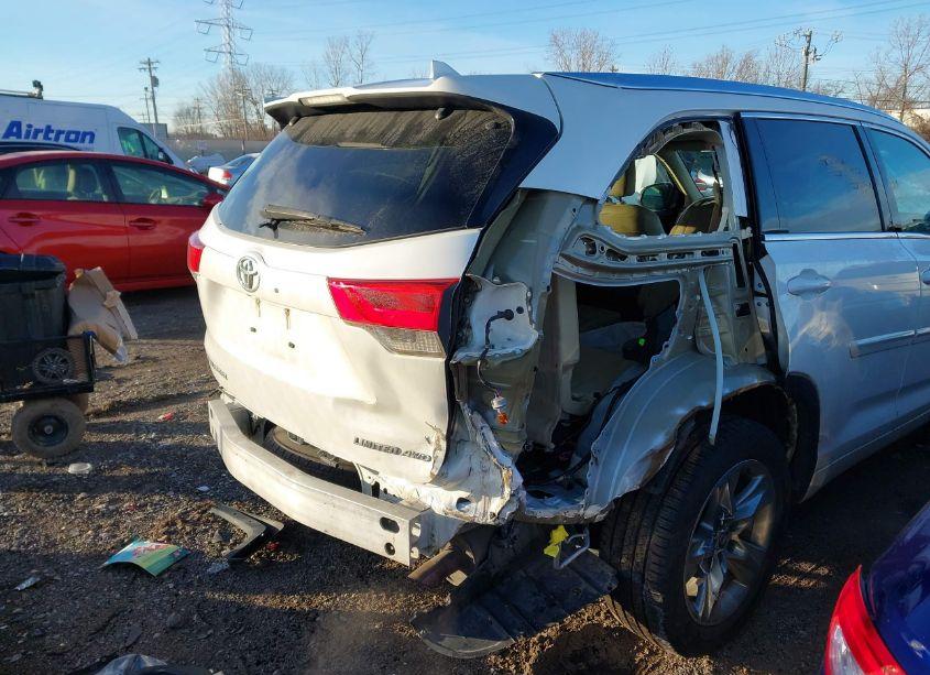Photo 6 of 2018 Toyota Highlander LIMITED (VIN 5TDDZRFHXJS852511)