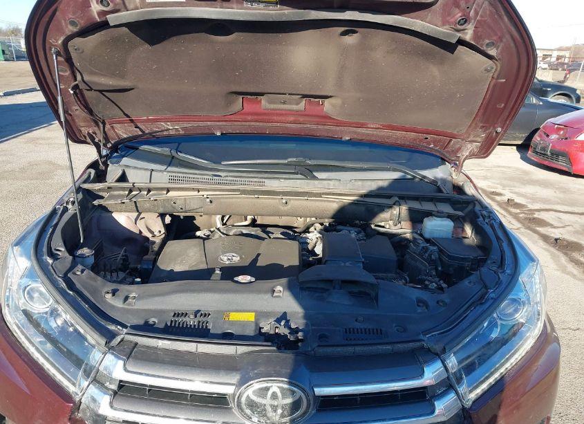 Photo 10 of 2019 Toyota Highlander LIMITED PLATINUM (VIN 5TDDZRFHXKS941528)