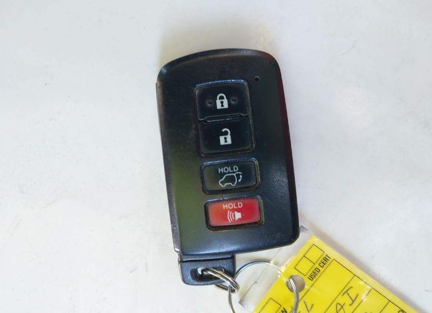 Photo 11 of 2019 Toyota Highlander LIMITED PLATINUM (VIN 5TDDZRFHXKS941528)