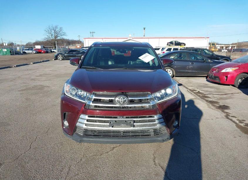 Photo 12 of 2019 Toyota Highlander LIMITED PLATINUM (VIN 5TDDZRFHXKS941528)