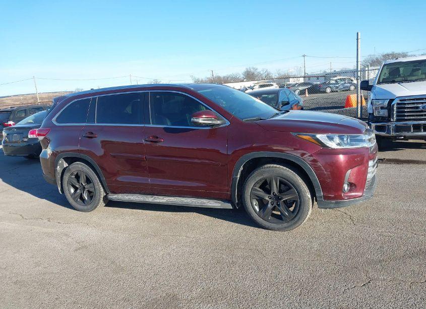 Photo 13 of 2019 Toyota Highlander LIMITED PLATINUM (VIN 5TDDZRFHXKS941528)