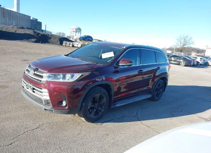 Photo 14 of 2019 Toyota Highlander LIMITED PLATINUM (VIN 5TDDZRFHXKS941528)