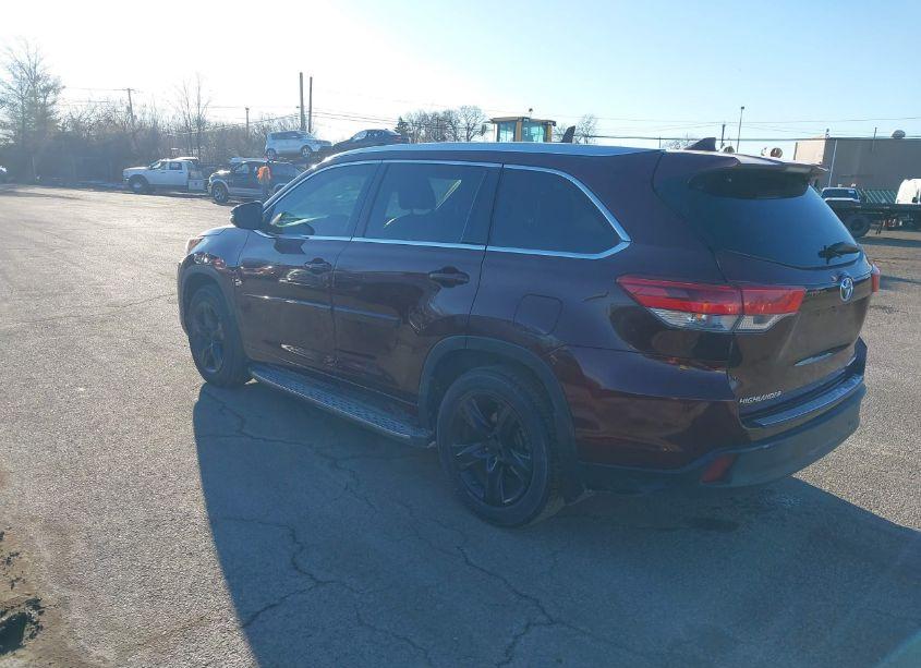 Photo 3 of 2019 Toyota Highlander LIMITED PLATINUM (VIN 5TDDZRFHXKS941528)