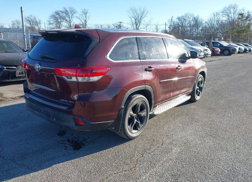Photo 4 of 2019 Toyota Highlander LIMITED PLATINUM (VIN 5TDDZRFHXKS941528)
