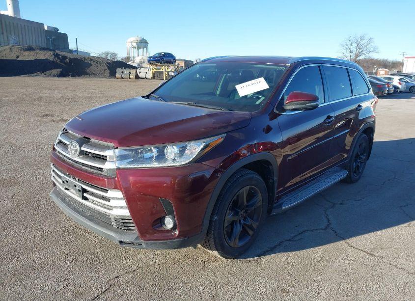 Photo 6 of 2019 Toyota Highlander LIMITED PLATINUM (VIN 5TDDZRFHXKS941528)