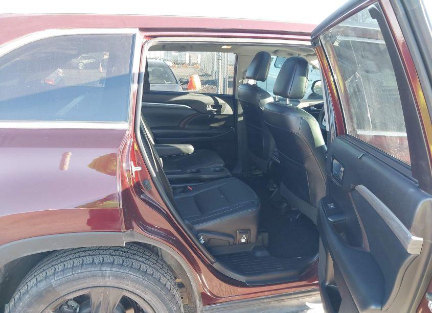 Photo 8 of 2019 Toyota Highlander LIMITED PLATINUM (VIN 5TDDZRFHXKS941528)