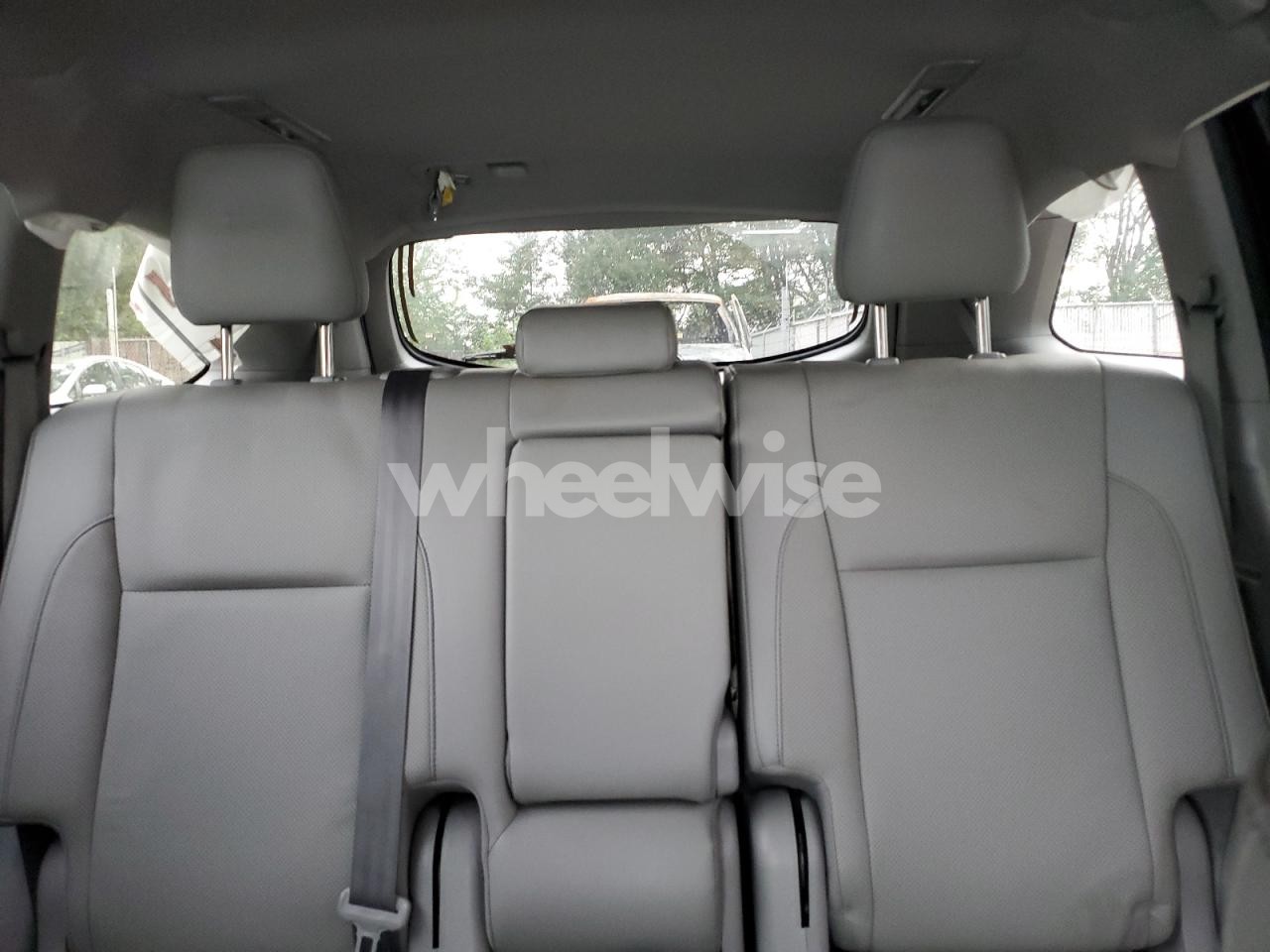 Photo 10 of 2019 TOYOTA HIGHLANDER LIMITED (VIN 5TDDZRFHXKS942047)