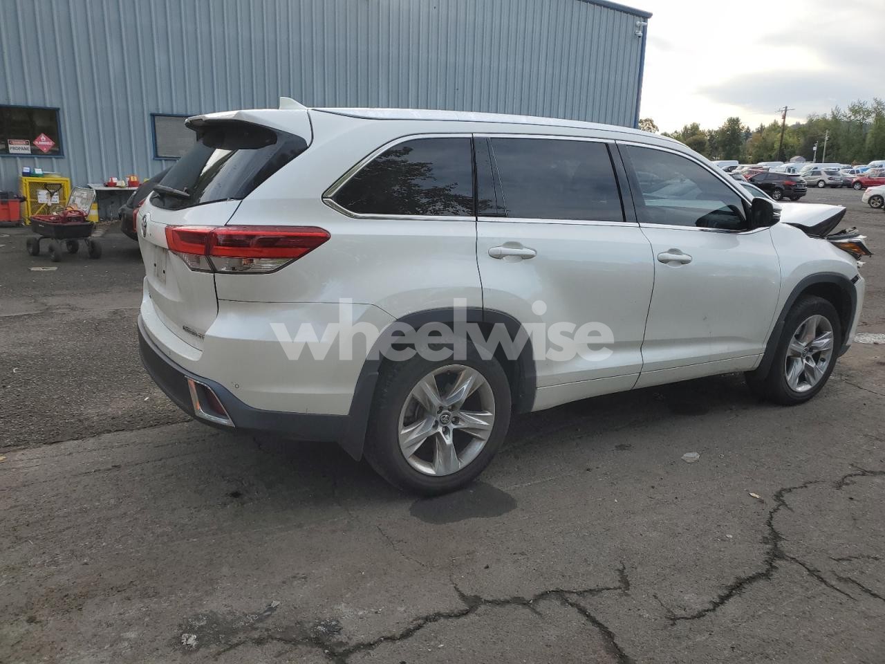 Photo 3 of 2019 TOYOTA HIGHLANDER LIMITED (VIN 5TDDZRFHXKS942047)