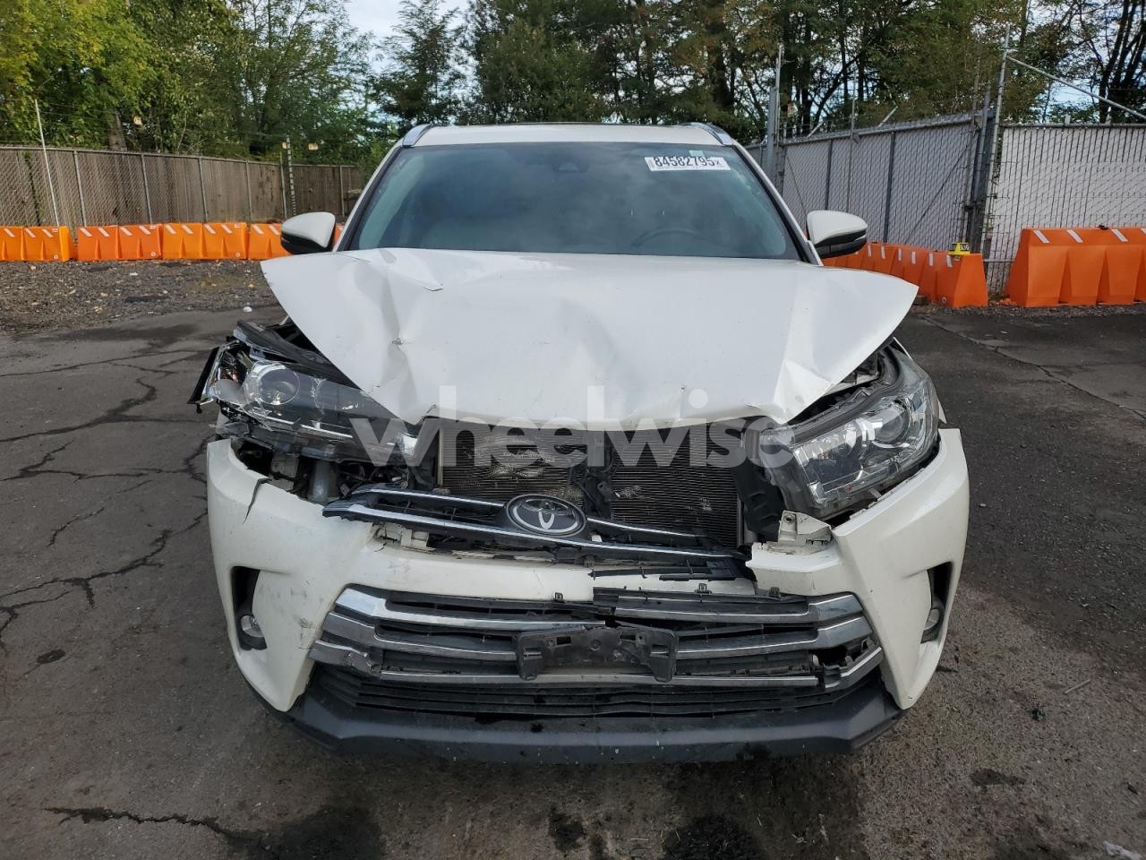 Photo 5 of 2019 TOYOTA HIGHLANDER LIMITED (VIN 5TDDZRFHXKS942047)