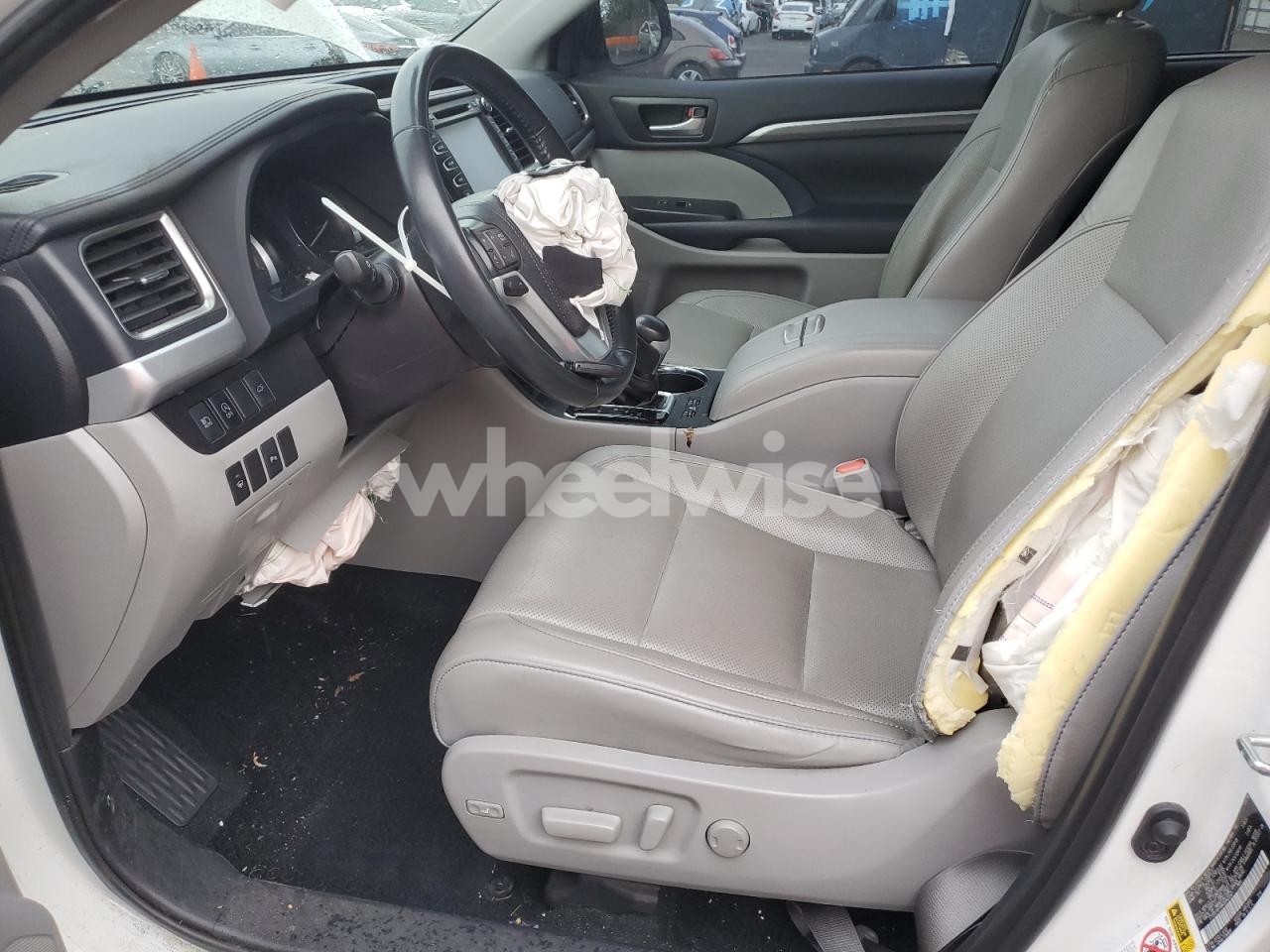 Photo 7 of 2019 TOYOTA HIGHLANDER LIMITED (VIN 5TDDZRFHXKS942047)