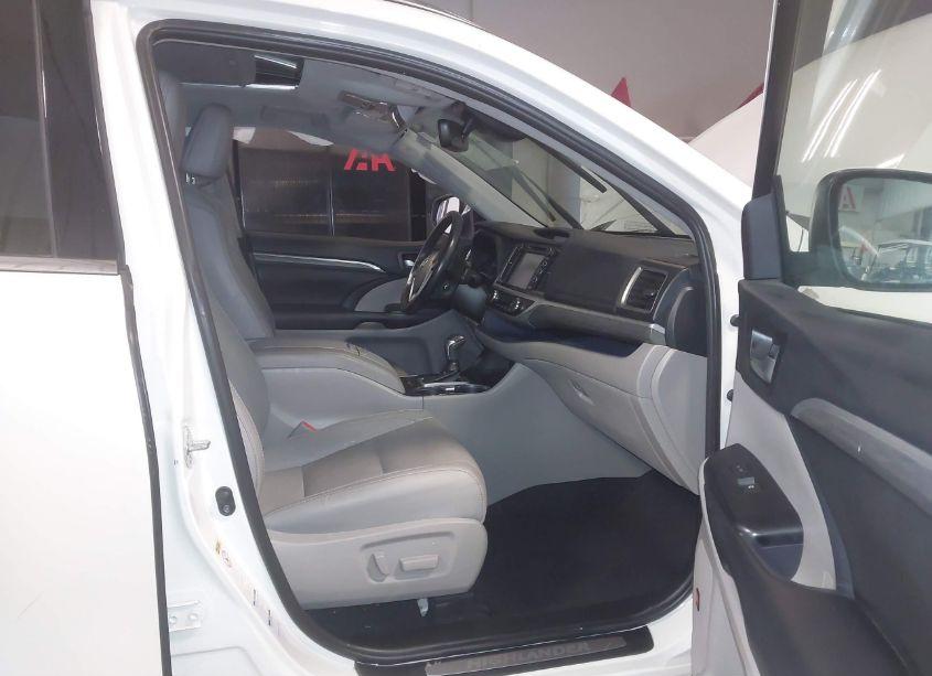 Photo 5 of 2019 Toyota Highlander LIMITED (VIN 5TDDZRFHXKS948589)