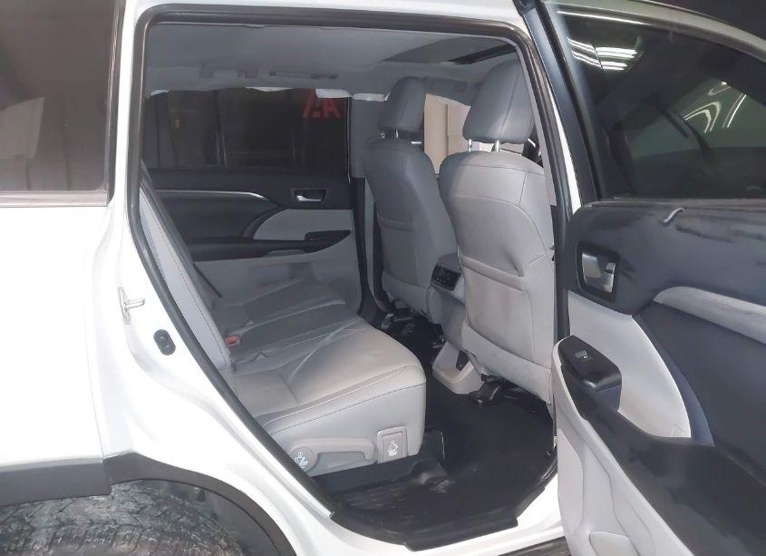 Photo 8 of 2019 Toyota Highlander LIMITED (VIN 5TDDZRFHXKS948589)