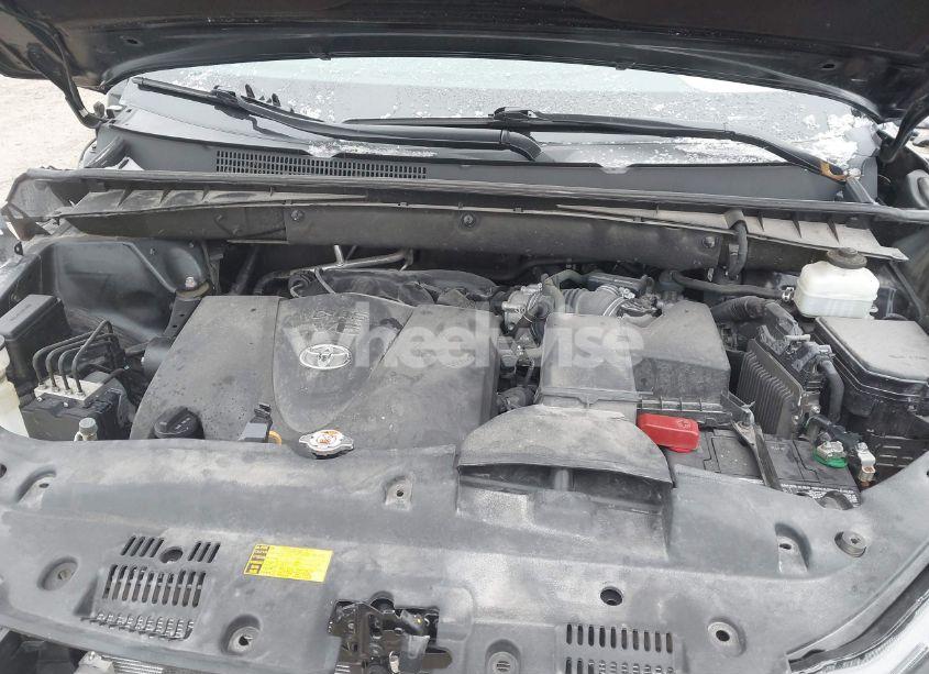 Photo 10 of 2019 Toyota Highlander LIMITED PLATINUM (VIN 5TDDZRFHXKS988526)