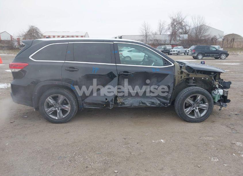 Photo 14 of 2019 Toyota Highlander LIMITED PLATINUM (VIN 5TDDZRFHXKS988526)