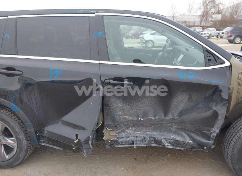 Photo 18 of 2019 Toyota Highlander LIMITED PLATINUM (VIN 5TDDZRFHXKS988526)