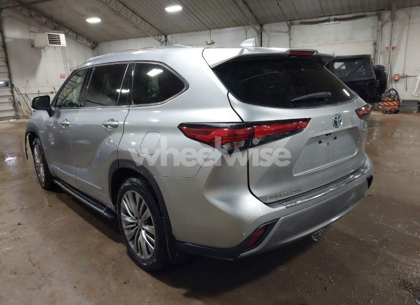 Photo 3 of 2021 Toyota Highlander HYBRID PLATINUM (VIN 5TDEBRCH0MS019446)