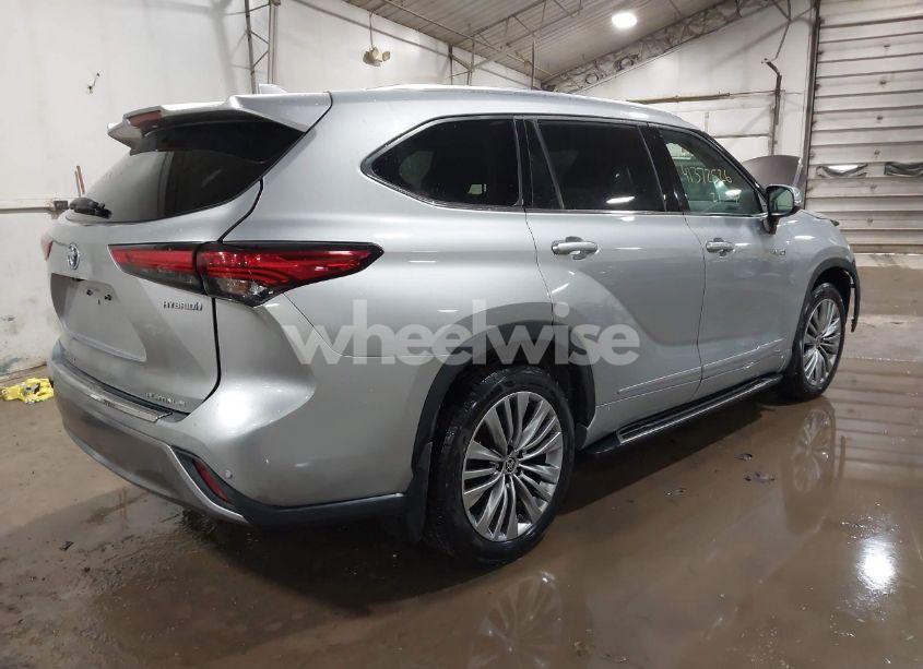 Photo 4 of 2021 Toyota Highlander HYBRID PLATINUM (VIN 5TDEBRCH0MS019446)