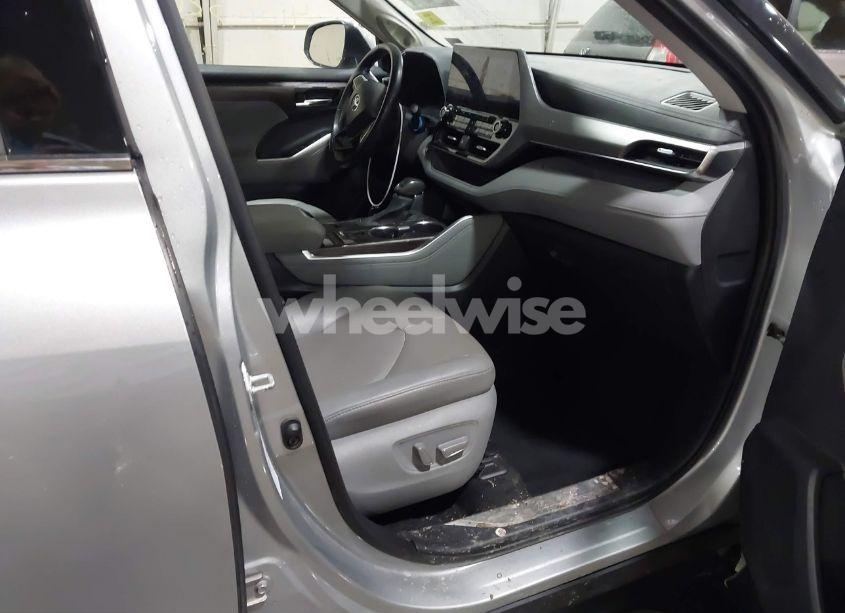 Photo 5 of 2021 Toyota Highlander HYBRID PLATINUM (VIN 5TDEBRCH0MS019446)