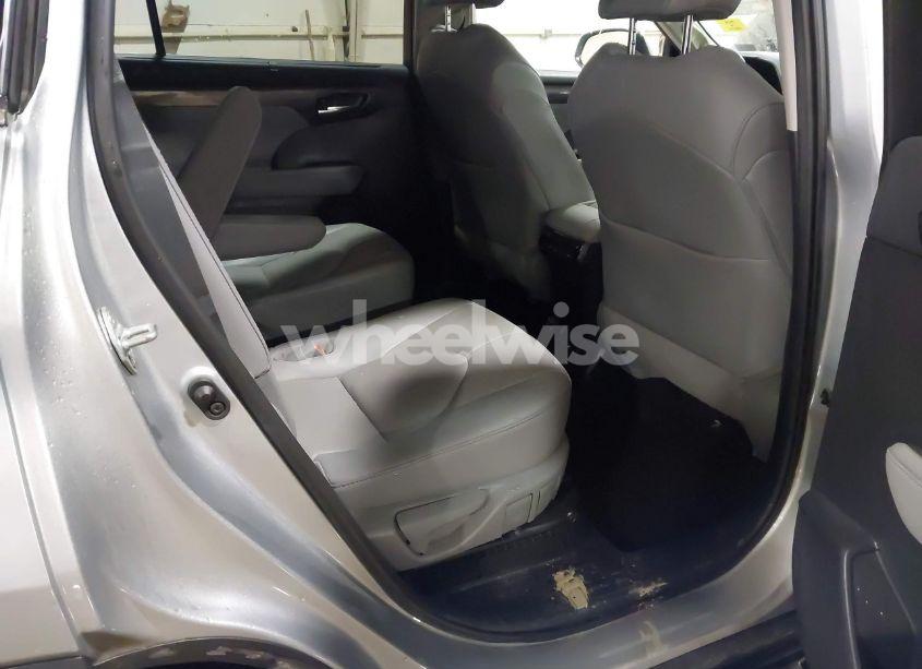 Photo 8 of 2021 Toyota Highlander HYBRID PLATINUM (VIN 5TDEBRCH0MS019446)