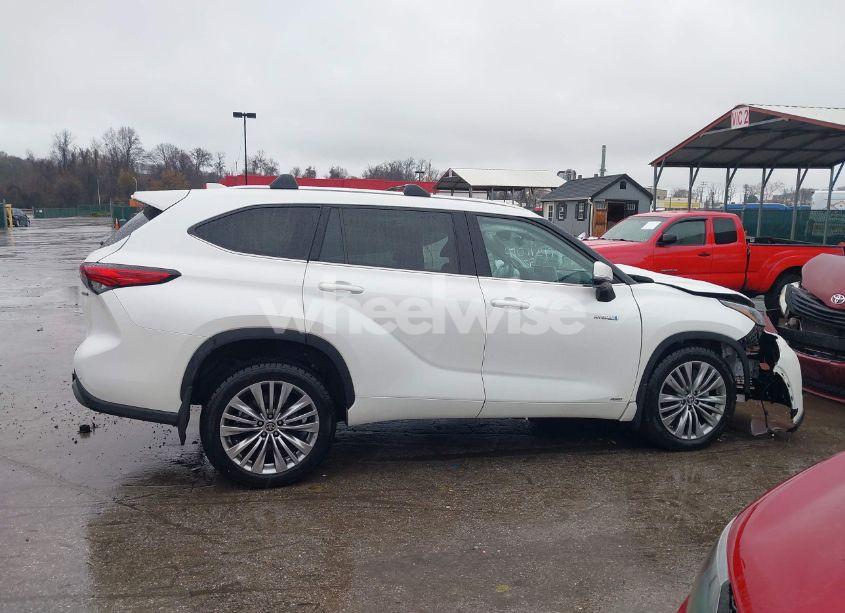 Photo 13 of 2021 Toyota Highlander HYBRID PLATINUM (VIN 5TDEBRCH0MS046324)