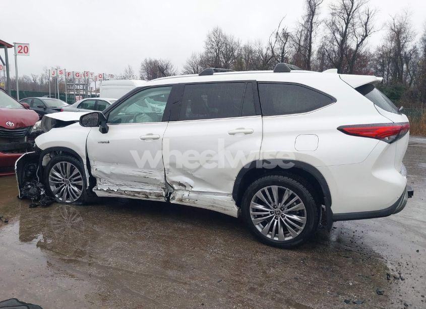 Photo 14 of 2021 Toyota Highlander HYBRID PLATINUM (VIN 5TDEBRCH0MS046324)
