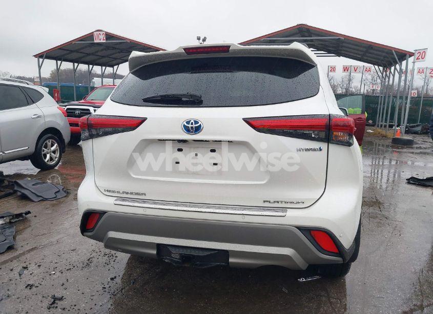 Photo 16 of 2021 Toyota Highlander HYBRID PLATINUM (VIN 5TDEBRCH0MS046324)
