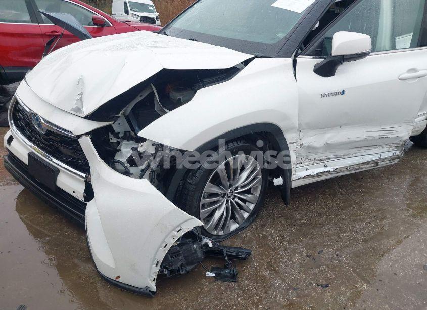 Photo 17 of 2021 Toyota Highlander HYBRID PLATINUM (VIN 5TDEBRCH0MS046324)