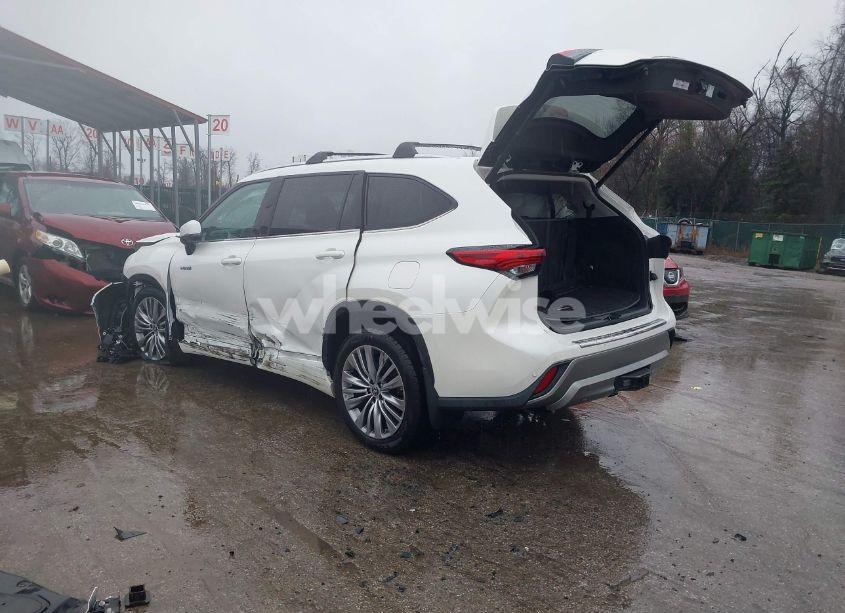 Photo 3 of 2021 Toyota Highlander HYBRID PLATINUM (VIN 5TDEBRCH0MS046324)