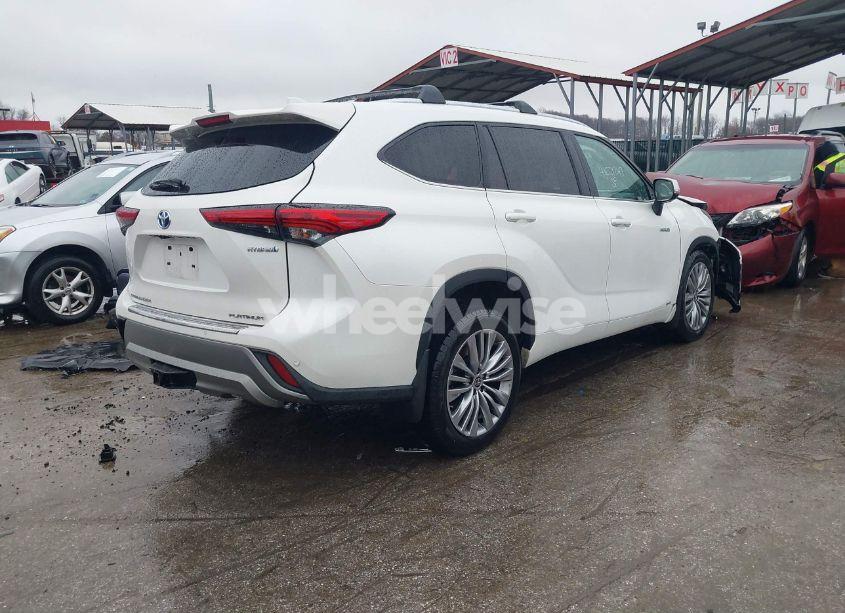 Photo 4 of 2021 Toyota Highlander HYBRID PLATINUM (VIN 5TDEBRCH0MS046324)