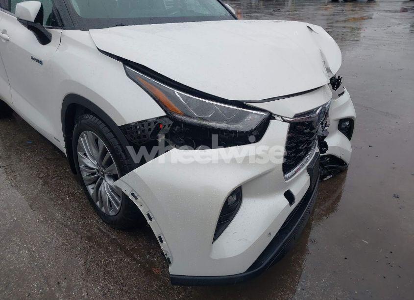 Photo 6 of 2021 Toyota Highlander HYBRID PLATINUM (VIN 5TDEBRCH0MS046324)