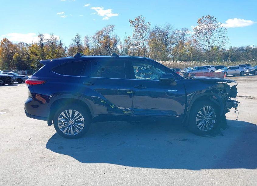 Photo 13 of 2021 Toyota Highlander HYBRID PLATINUM (VIN 5TDEBRCH1MS015793)