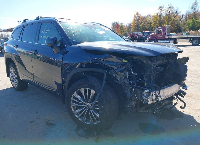 Photo 17 of 2021 Toyota Highlander HYBRID PLATINUM (VIN 5TDEBRCH1MS015793)
