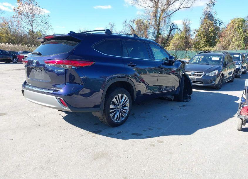 Photo 4 of 2021 Toyota Highlander HYBRID PLATINUM (VIN 5TDEBRCH1MS015793)
