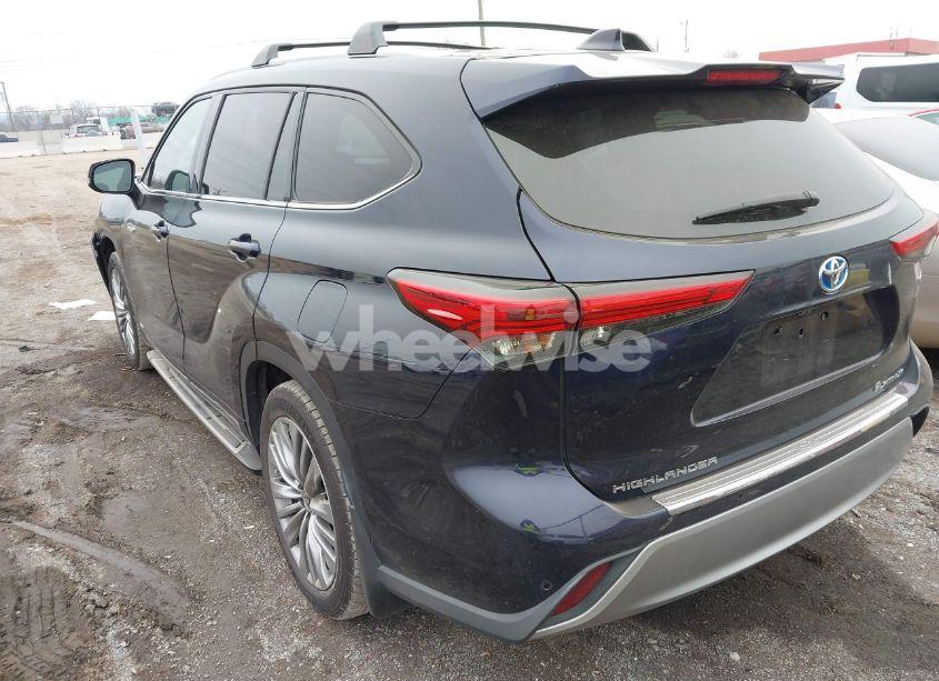 Photo 3 of 2021 Toyota Highlander HYBRID PLATINUM (VIN 5TDEBRCH1MS023098)