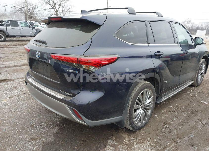 Photo 4 of 2021 Toyota Highlander HYBRID PLATINUM (VIN 5TDEBRCH1MS023098)
