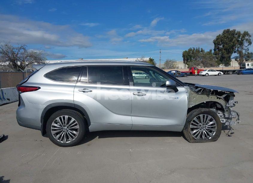 Photo 14 of 2021 Toyota Highlander HYBRID PLATINUM (VIN 5TDEBRCH3MS017352)