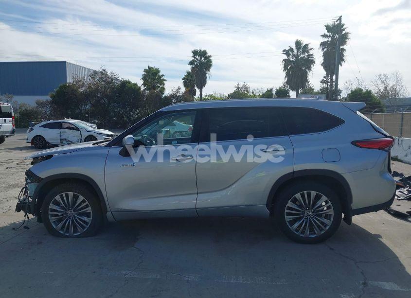 Photo 15 of 2021 Toyota Highlander HYBRID PLATINUM (VIN 5TDEBRCH3MS017352)