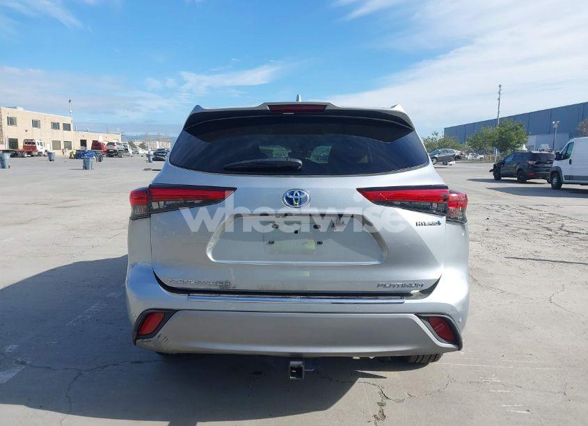 Photo 17 of 2021 Toyota Highlander HYBRID PLATINUM (VIN 5TDEBRCH3MS017352)