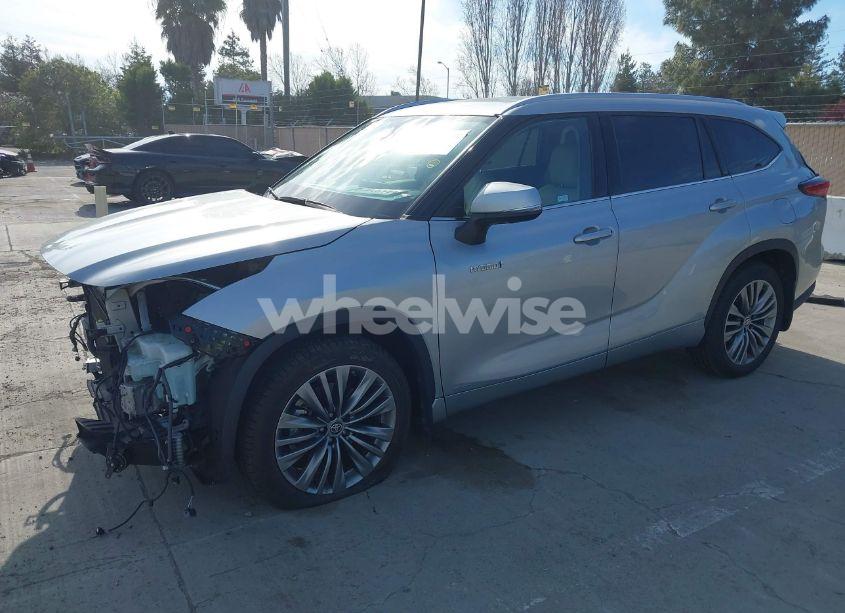 Photo 2 of 2021 Toyota Highlander HYBRID PLATINUM (VIN 5TDEBRCH3MS017352)