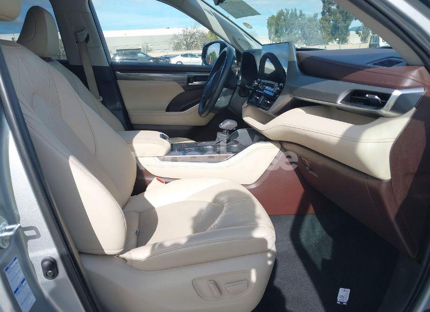 Photo 5 of 2021 Toyota Highlander HYBRID PLATINUM (VIN 5TDEBRCH3MS017352)