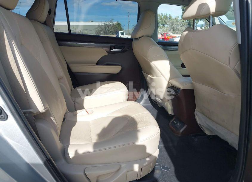 Photo 8 of 2021 Toyota Highlander HYBRID PLATINUM (VIN 5TDEBRCH3MS017352)