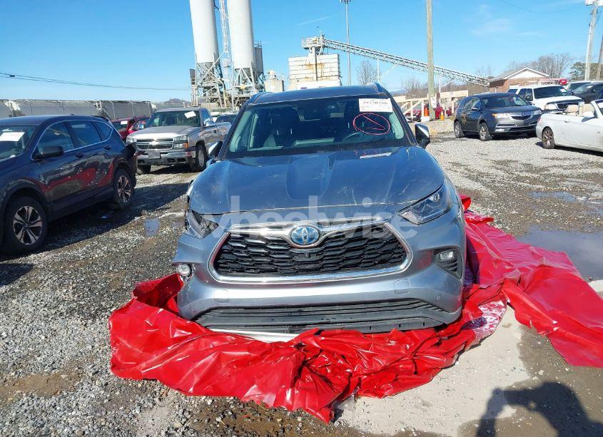 Photo 12 of 2021 Toyota Highlander HYBRID PLATINUM (VIN 5TDEBRCH4MS017859)