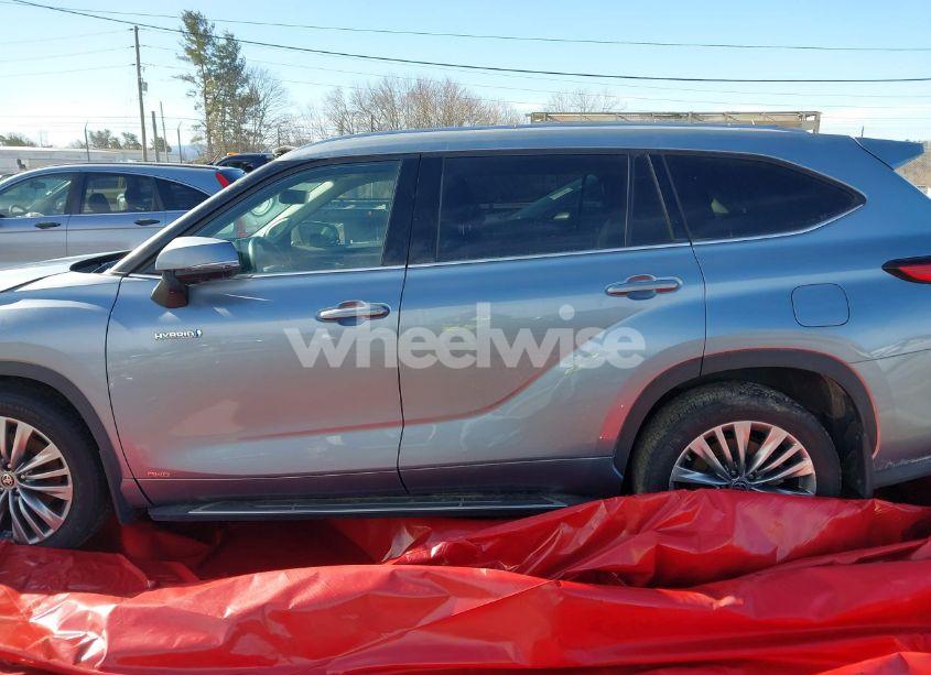 Photo 14 of 2021 Toyota Highlander HYBRID PLATINUM (VIN 5TDEBRCH4MS017859)