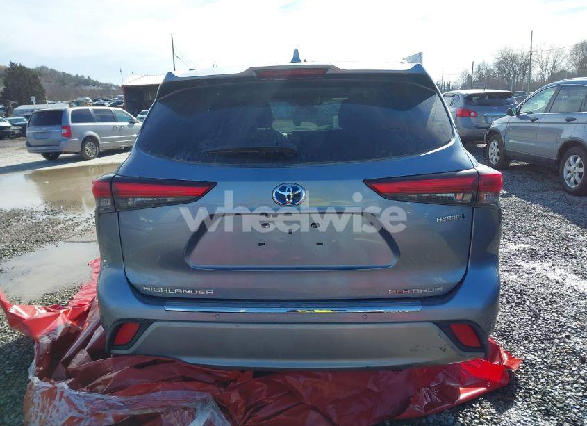 Photo 16 of 2021 Toyota Highlander HYBRID PLATINUM (VIN 5TDEBRCH4MS017859)
