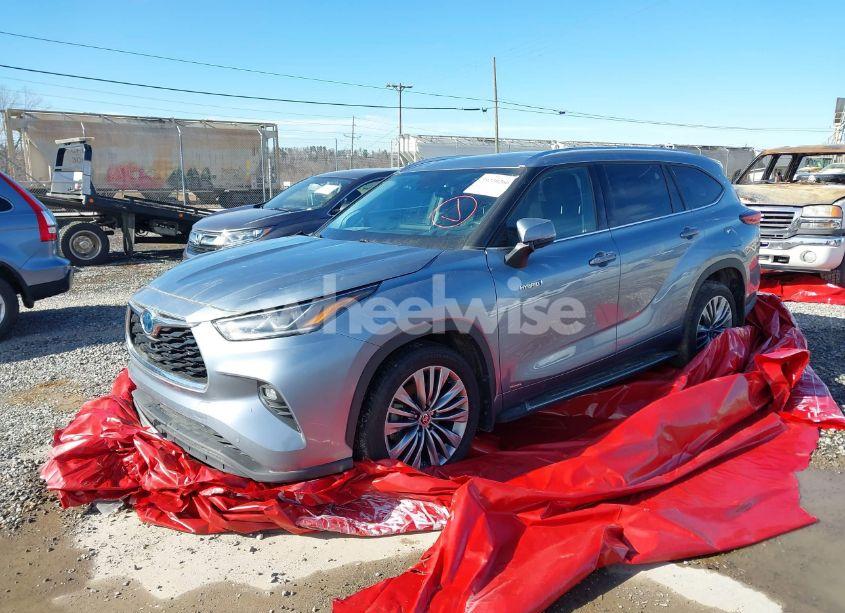 Photo 2 of 2021 Toyota Highlander HYBRID PLATINUM (VIN 5TDEBRCH4MS017859)