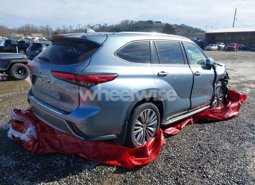 Photo 4 of 2021 Toyota Highlander HYBRID PLATINUM (VIN 5TDEBRCH4MS017859)