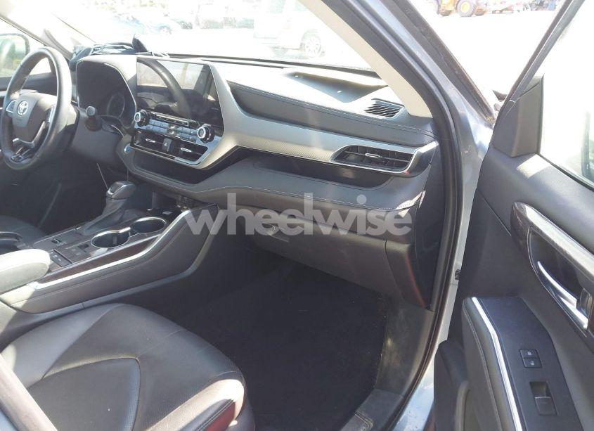 Photo 5 of 2021 Toyota Highlander HYBRID PLATINUM (VIN 5TDEBRCH4MS017859)